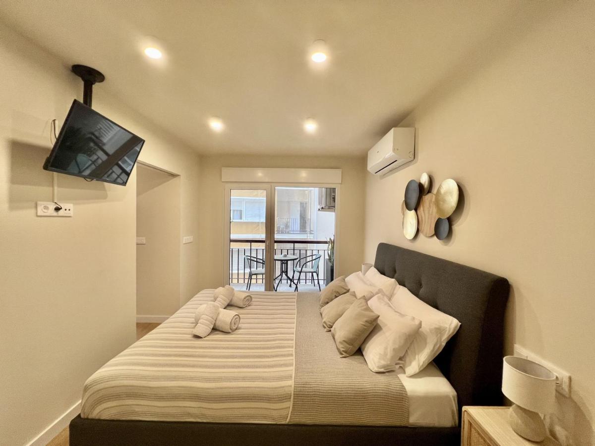 Cozy San Cristobal Apartment In Heart Of Alicante Exterior photo
